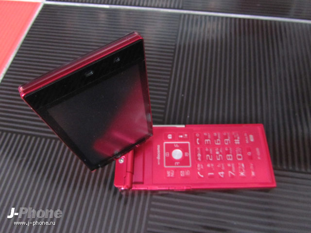 Fujitsu Docomo F-02D pink