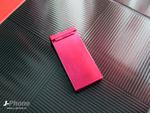 Fujitsu Docomo F-02D pink