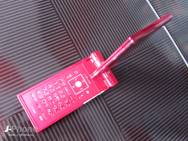 Fujitsu Docomo F-02D pink