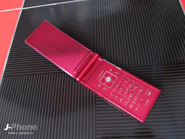 Fujitsu Docomo F-02D pink