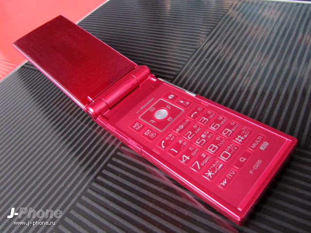 Fujitsu Docomo F-02D pink