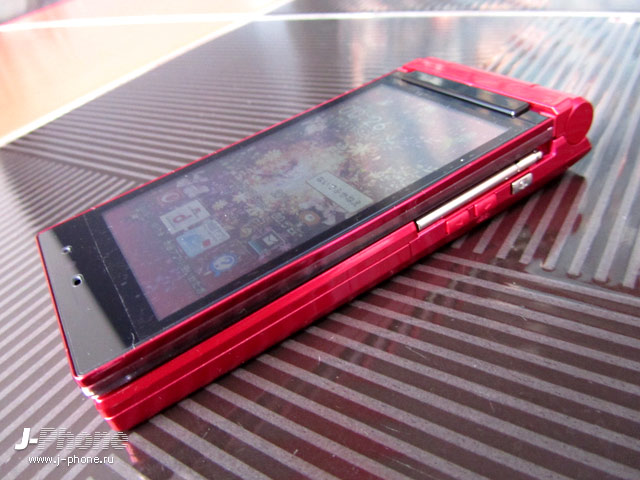 Fujitsu Docomo F-02D pink