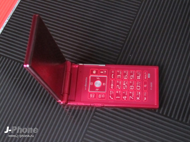 Fujitsu Docomo F-02D pink