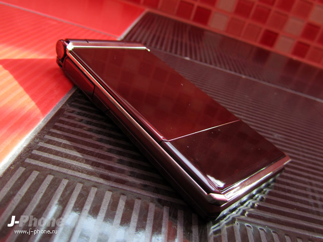 Fujitsu Docomo F-04D titanium brown