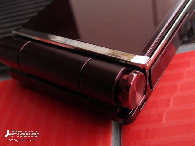 Fujitsu Docomo F-04D titanium brown