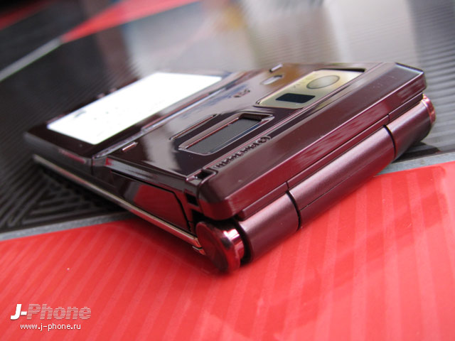 Fujitsu Docomo F-04D titanium brown