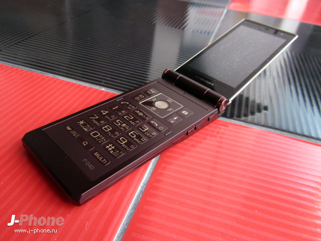 Fujitsu Docomo F-04D titanium brown