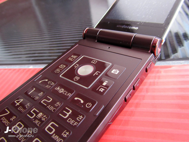 Fujitsu Docomo F-04D titanium brown