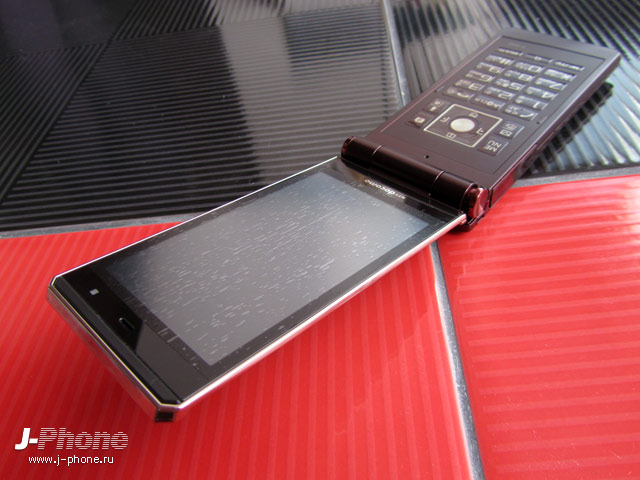Fujitsu Docomo F-04D titanium brown