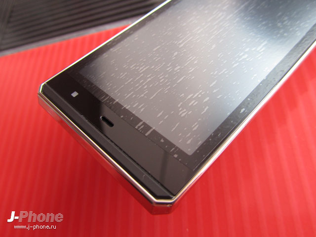 Fujitsu Docomo F-04D titanium brown