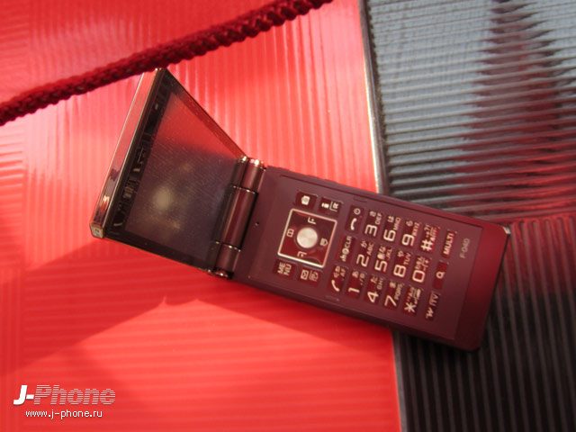 Fujitsu Docomo F-04D titanium brown