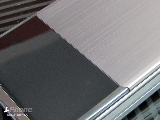 Docomo F-04D titanium silver