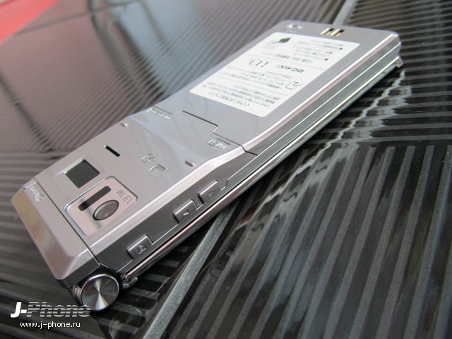 Docomo F-04D titanium silver