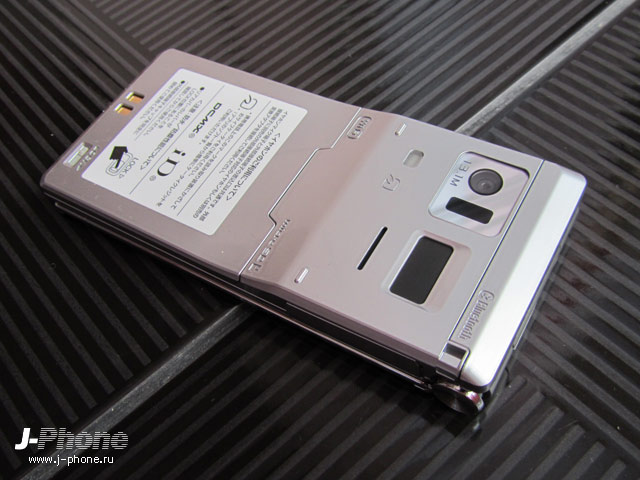 Docomo F-04D titanium silver