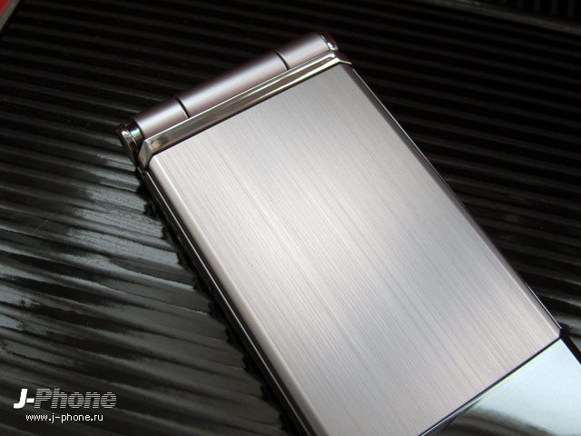 Docomo F-04D titanium silver