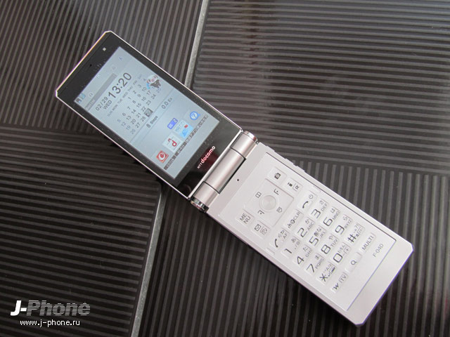 Docomo F-04D titanium silver