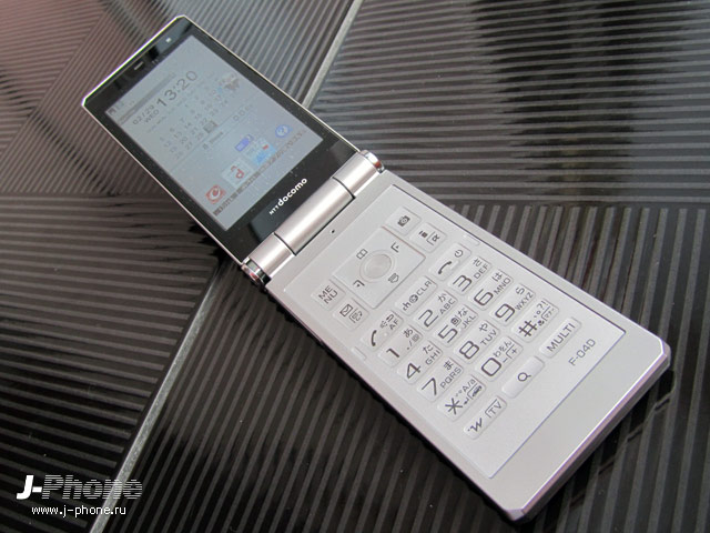 Docomo F-04D titanium silver