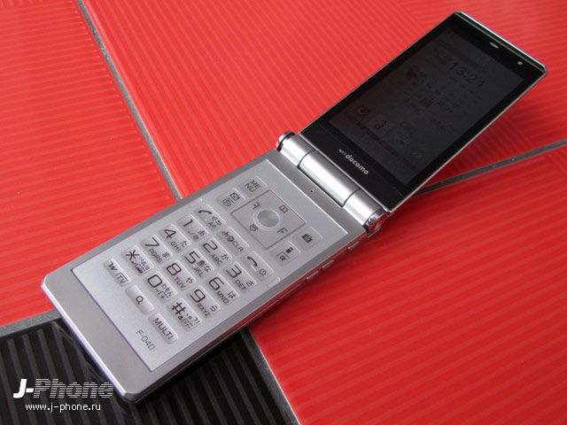 Docomo F-04D titanium silver