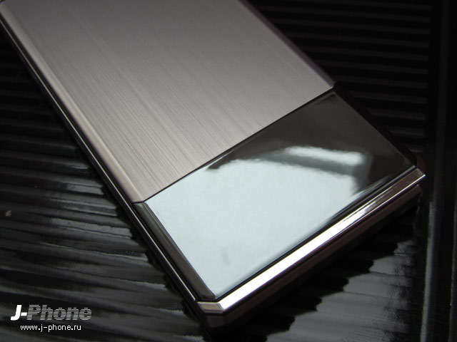 Docomo F-04D titanium silver