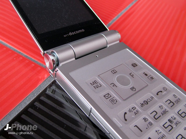 Docomo F-04D titanium silver