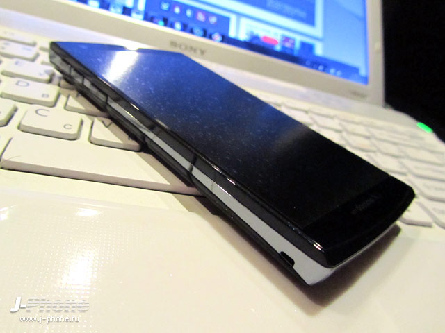 fujitsu docomo f-04e arrows v