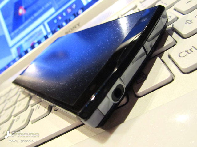 fujitsu docomo f-04e arrows v