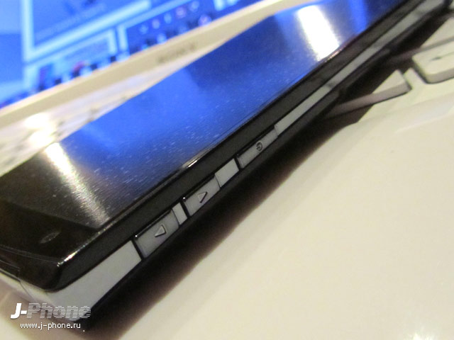 fujitsu docomo f-04e arrows v