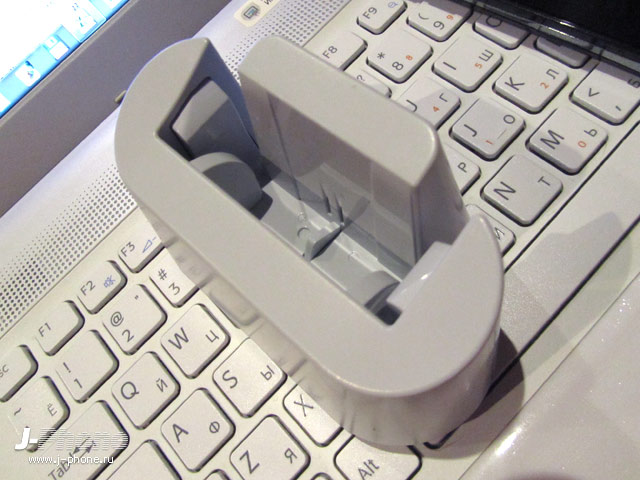 fujitsu docomo f-04e arrows v