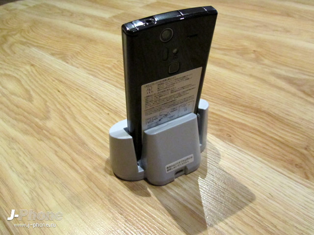 fujitsu docomo f-04e arrows v