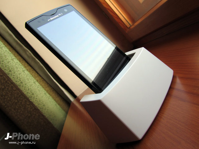 Fujitsu Docomo F-05D Arrows X LTE