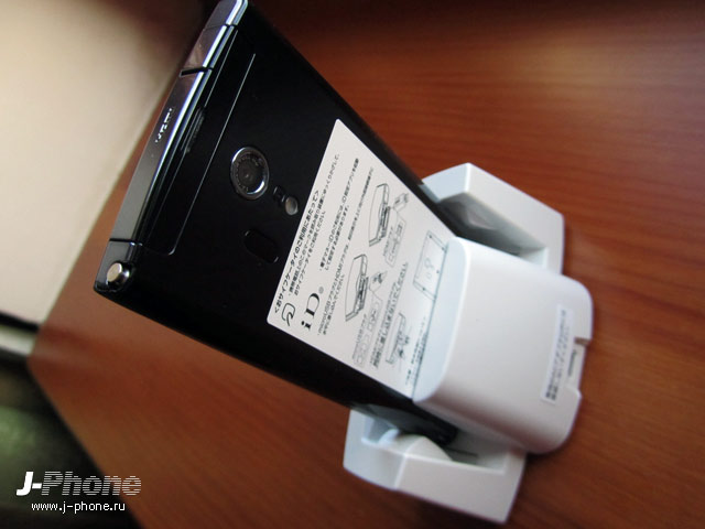 Fujitsu Docomo F-05D Arrows X LTE