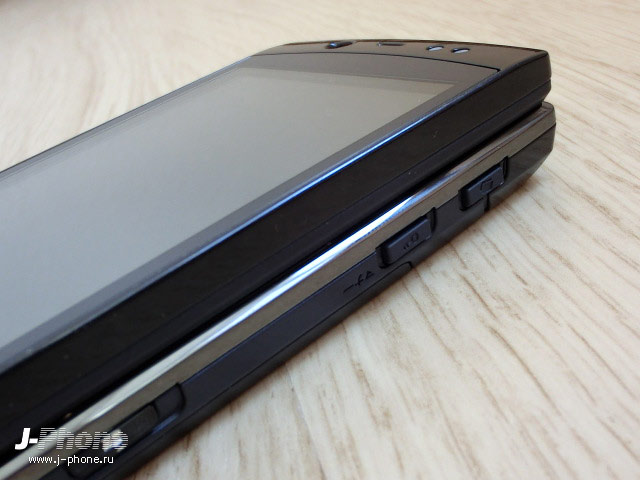 японские телефоны Docomo F-07C Loox