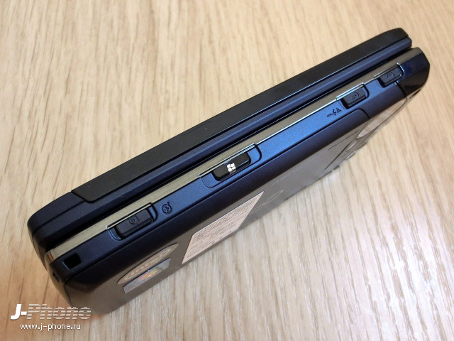 японские телефоны Docomo F-07C Loox