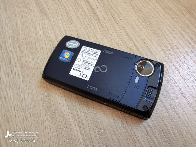 японские телефоны Docomo F-07C Loox