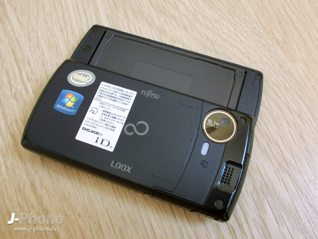 японские телефоны Docomo F-07C Loox