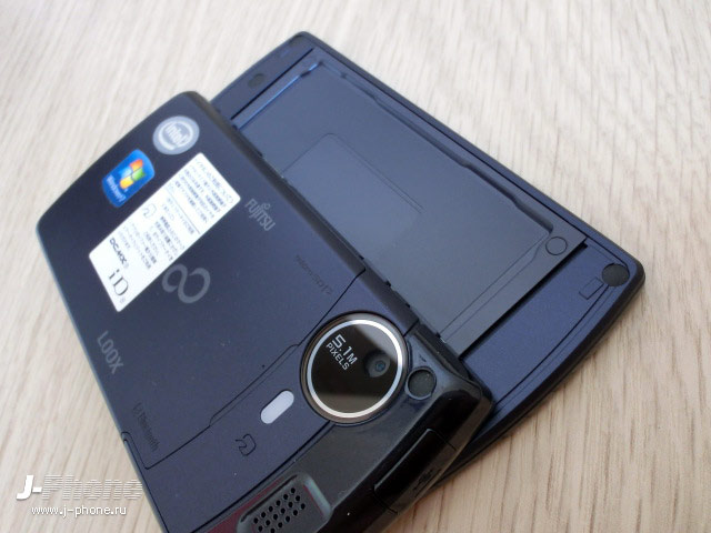 японские телефоны Docomo F-07C Loox