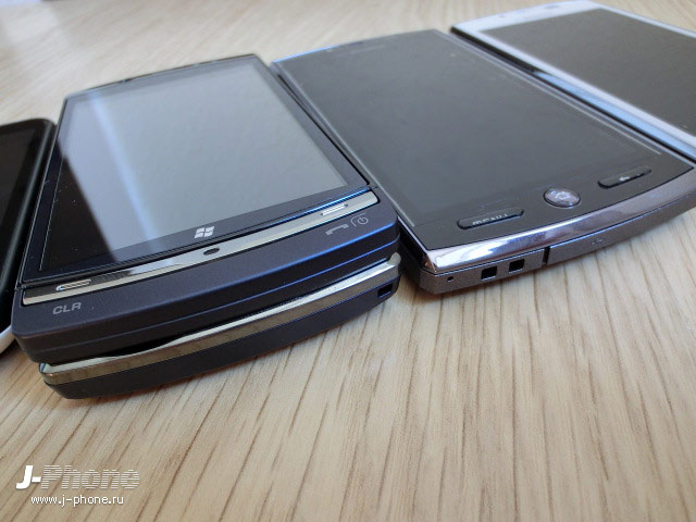 японские телефоны Docomo F-07C Loox