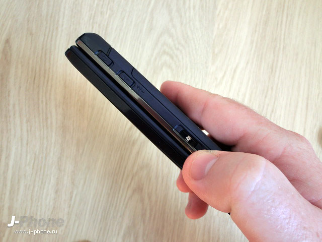 японские телефоны Docomo F-07C Loox