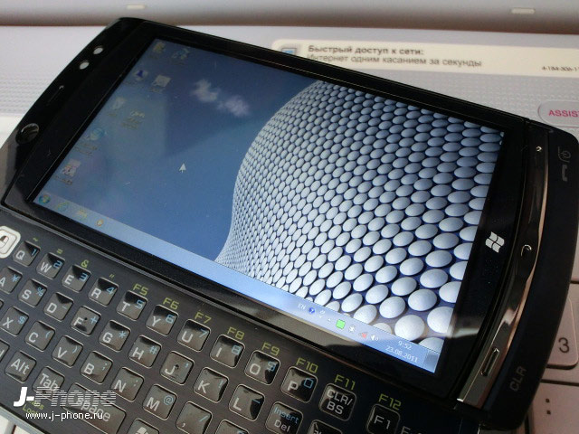 японские телефоны Docomo F-07C Loox