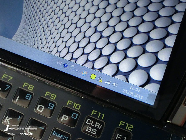 японские телефоны Docomo F-07C Loox