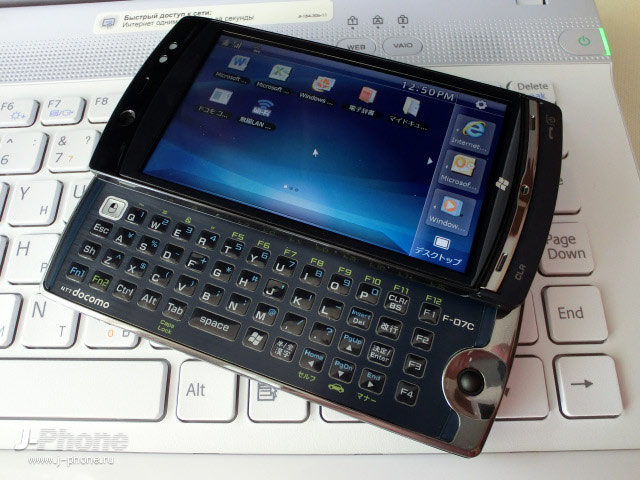 японские телефоны Docomo F-07C Loox