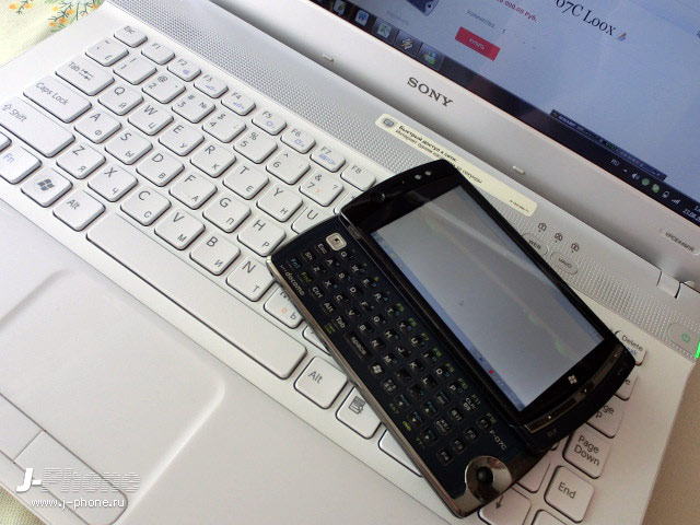 японские телефоны Docomo F-07C Loox