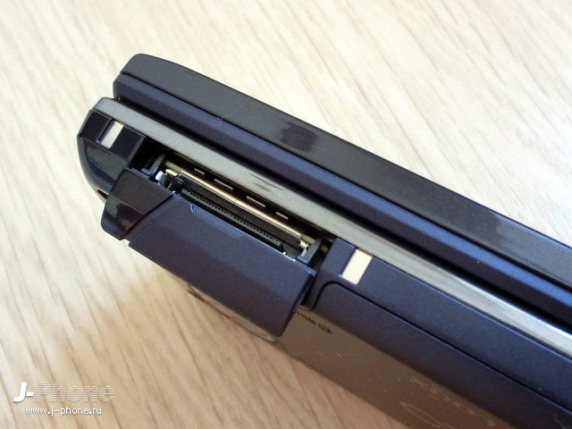 японские телефоны Docomo F-07C Loox