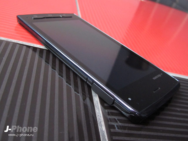 Fujitsu Docomo F-07D Arrows µ