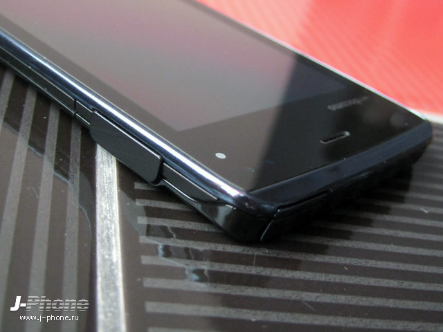 Fujitsu Docomo F-07D Arrows µ