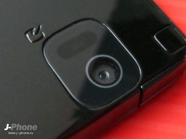 Fujitsu Docomo F-07D Arrows µ