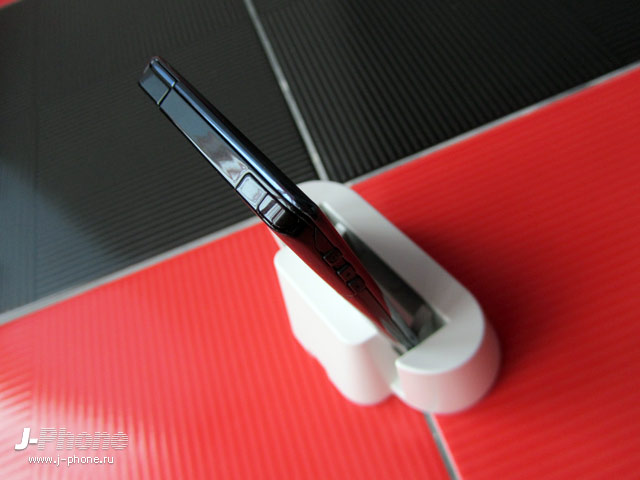 Fujitsu Docomo F-07D Arrows µ