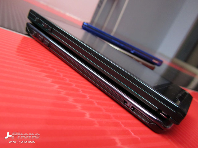 Fujitsu Docomo F-07D Arrows µ