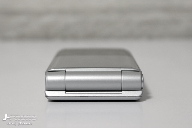 Фотообзор Fujitsu ARROWS Phone F-03L (silver)