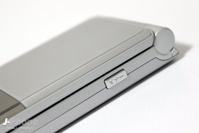 Фотообзор Fujitsu ARROWS Phone F-03L (silver)